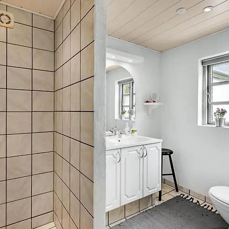 1 Bedroom Beautiful In *