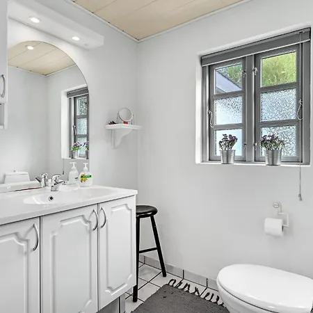 1 Bedroom Beautiful In