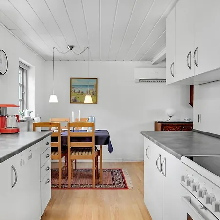 1 Bedroom Beautiful In * רוסלב