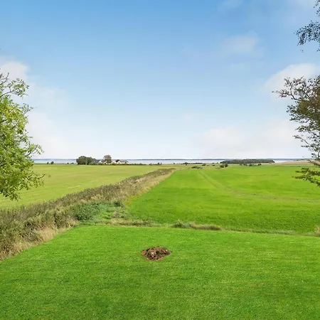 בית נופש 1 Bedroom Beautiful In רוסלב