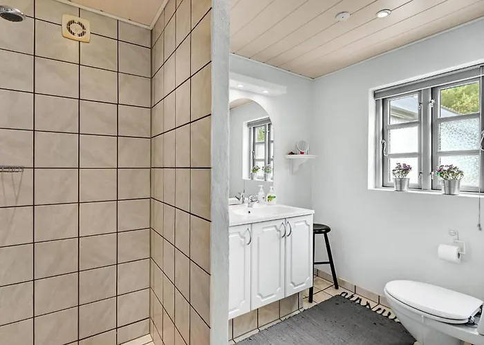 1 Bedroom Beautiful In *