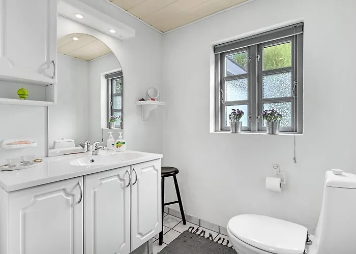1 Bedroom Beautiful In